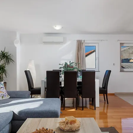 Leko-3 By Interhome Appartement Novi Vinodolski